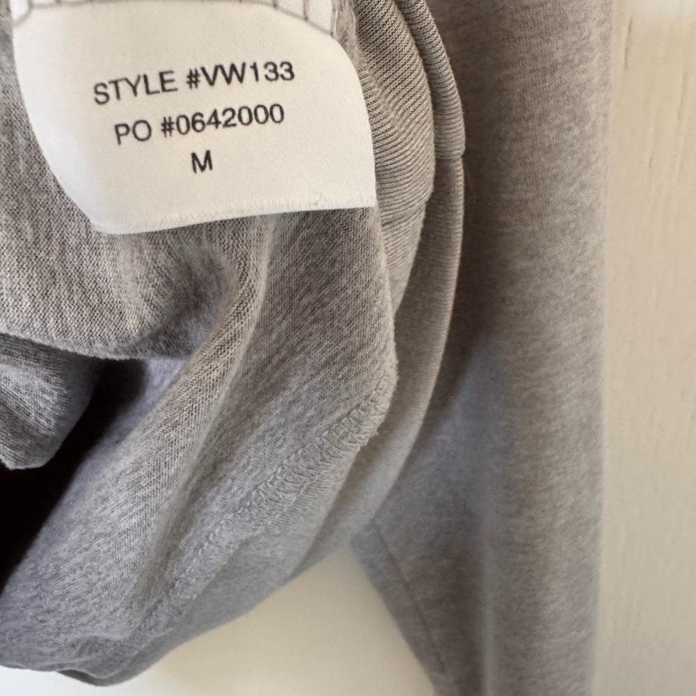 Vuori Daydream Crew Light Gray Women’s Long Sleeve Pullover Top - Picture 6 of 8